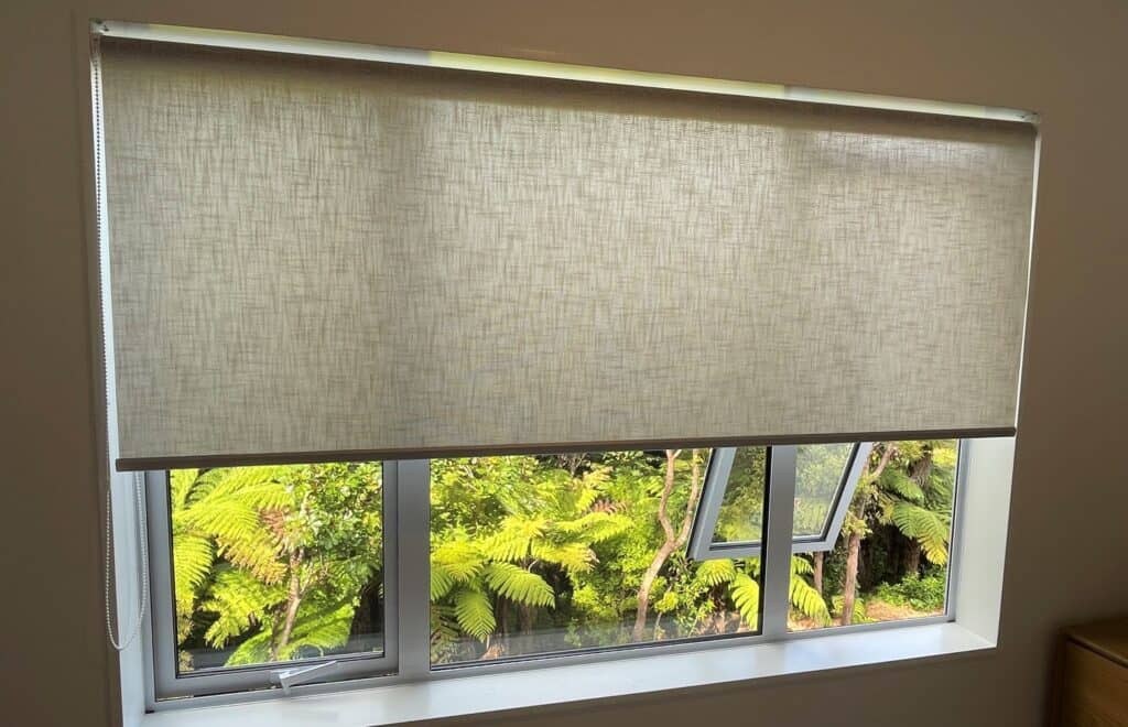 roller blind light-filtering