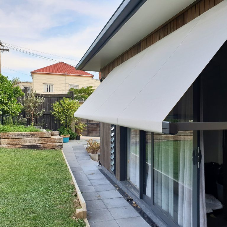 Vertigo spring arm awning