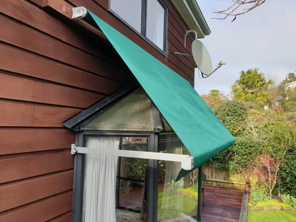 Manual Vertigo drop arm awning Northcote