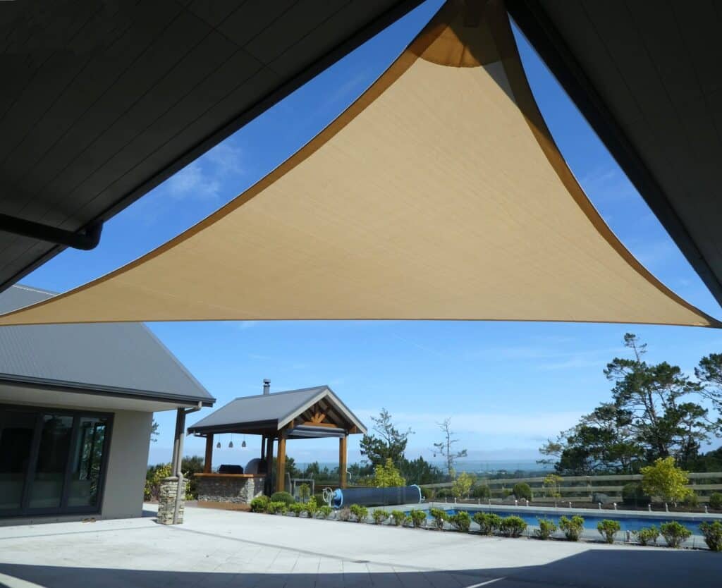 Triangular shade sail